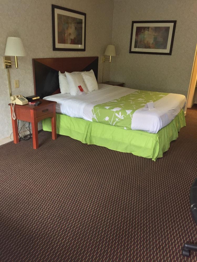 Econo Lodge Troy Esterno foto