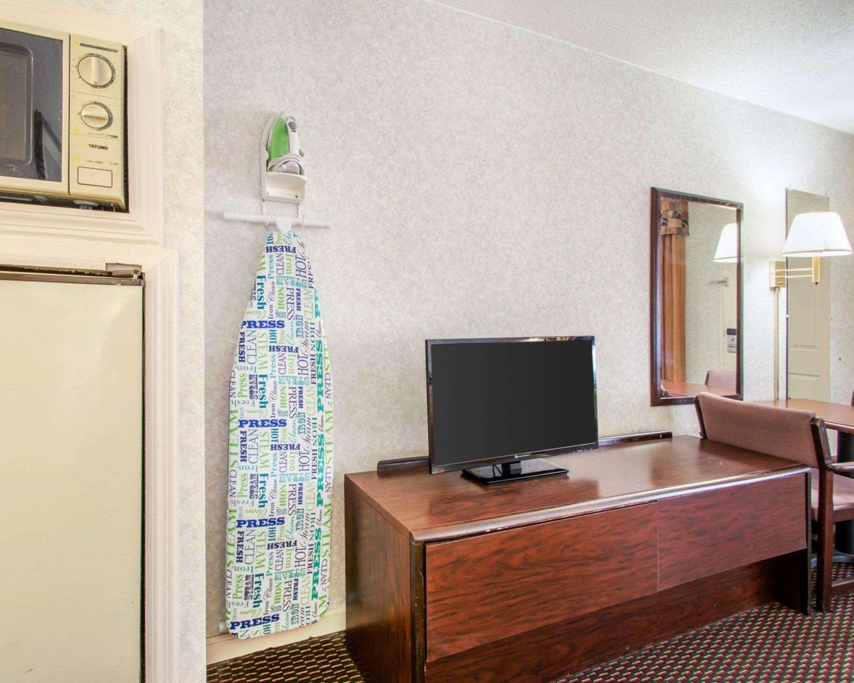 Econo Lodge Troy Esterno foto