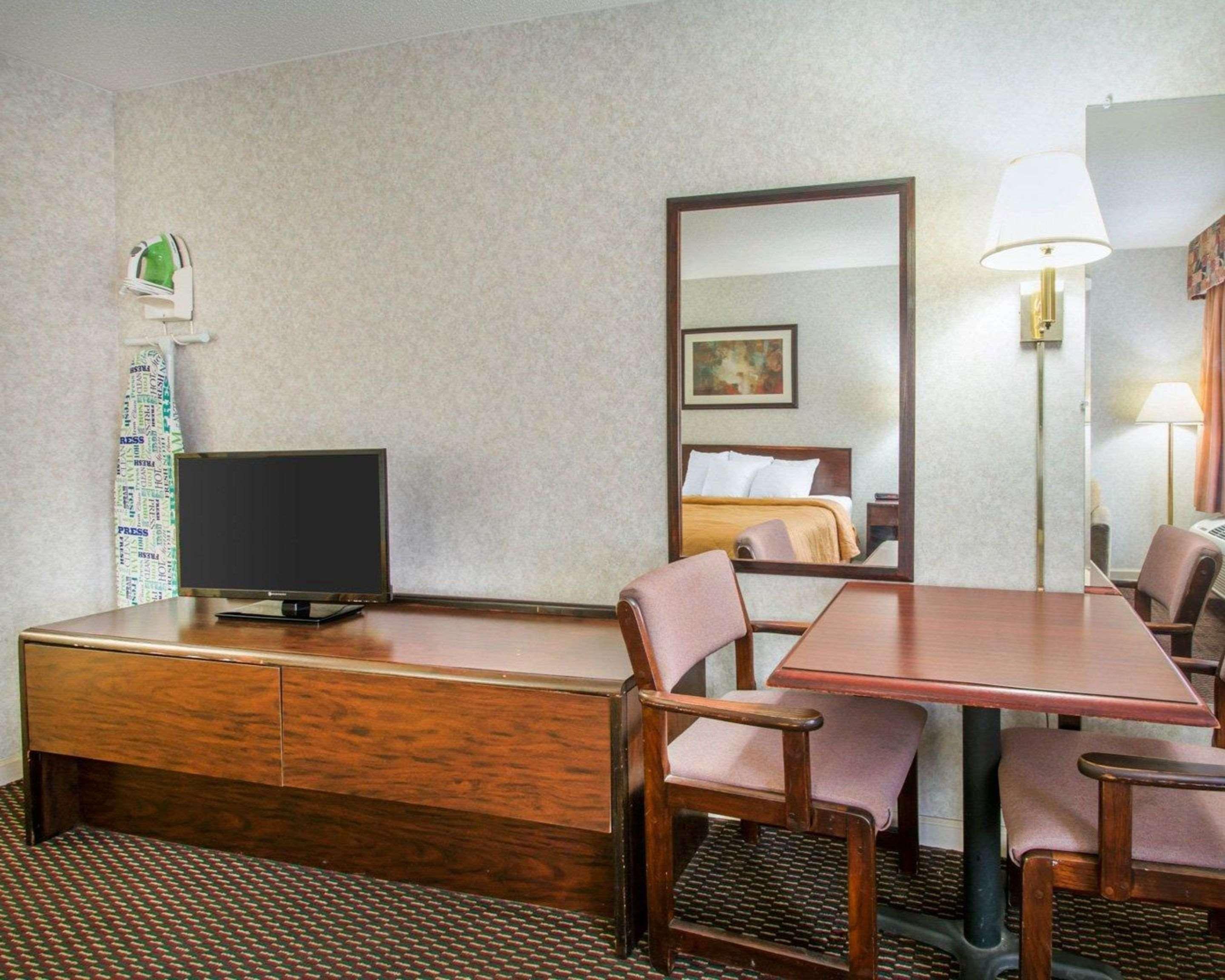 Econo Lodge Troy Esterno foto