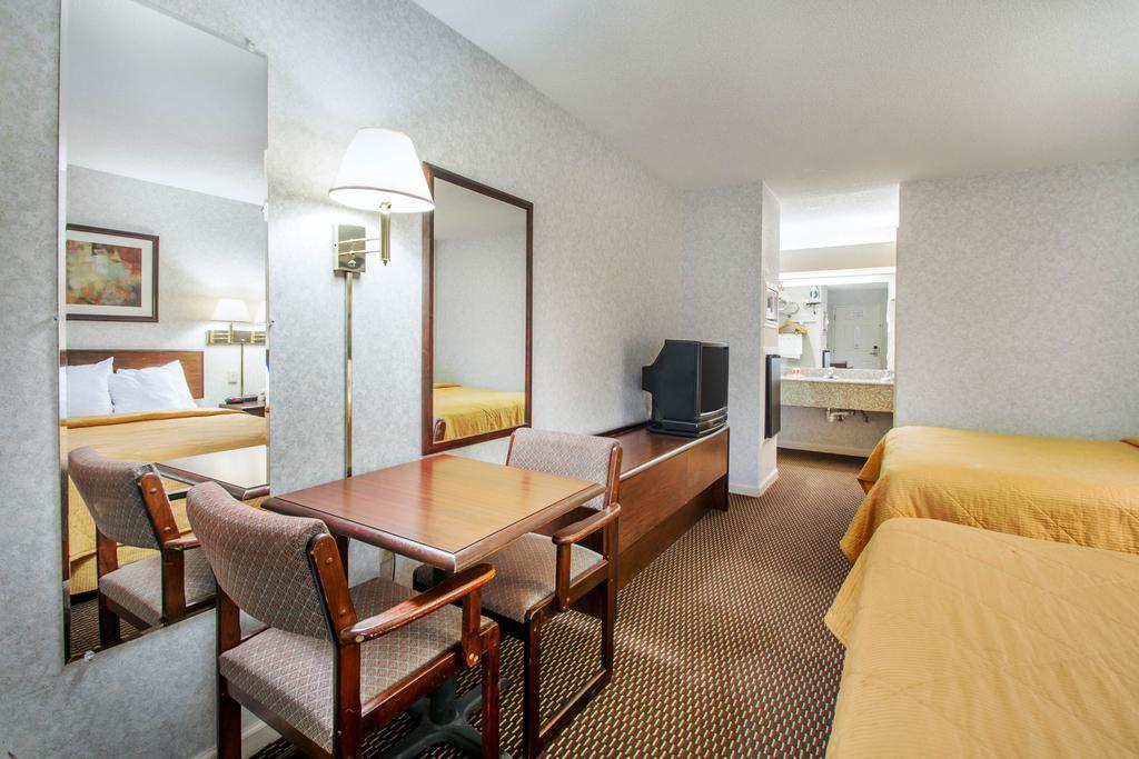 Econo Lodge Troy Esterno foto