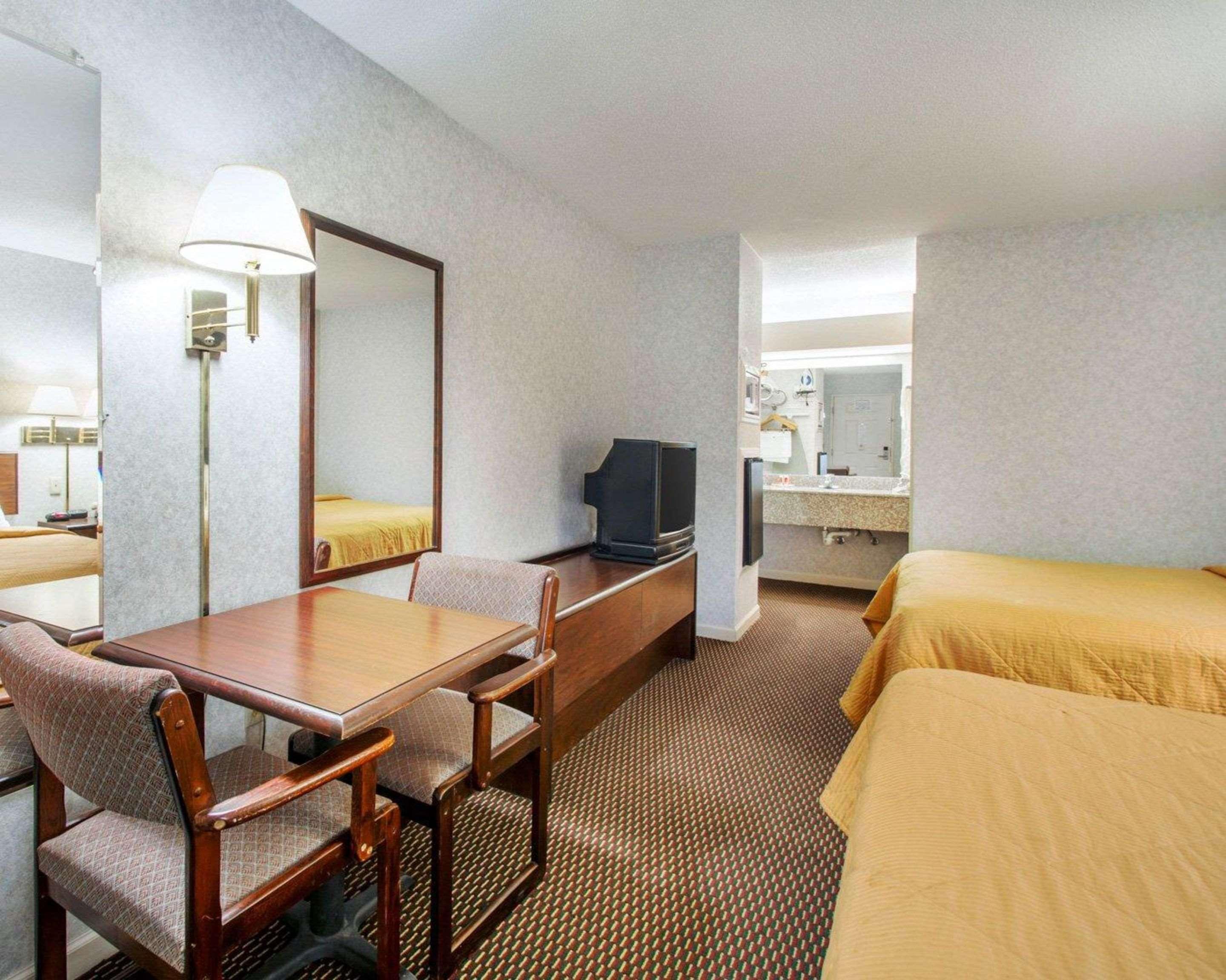 Econo Lodge Troy Esterno foto