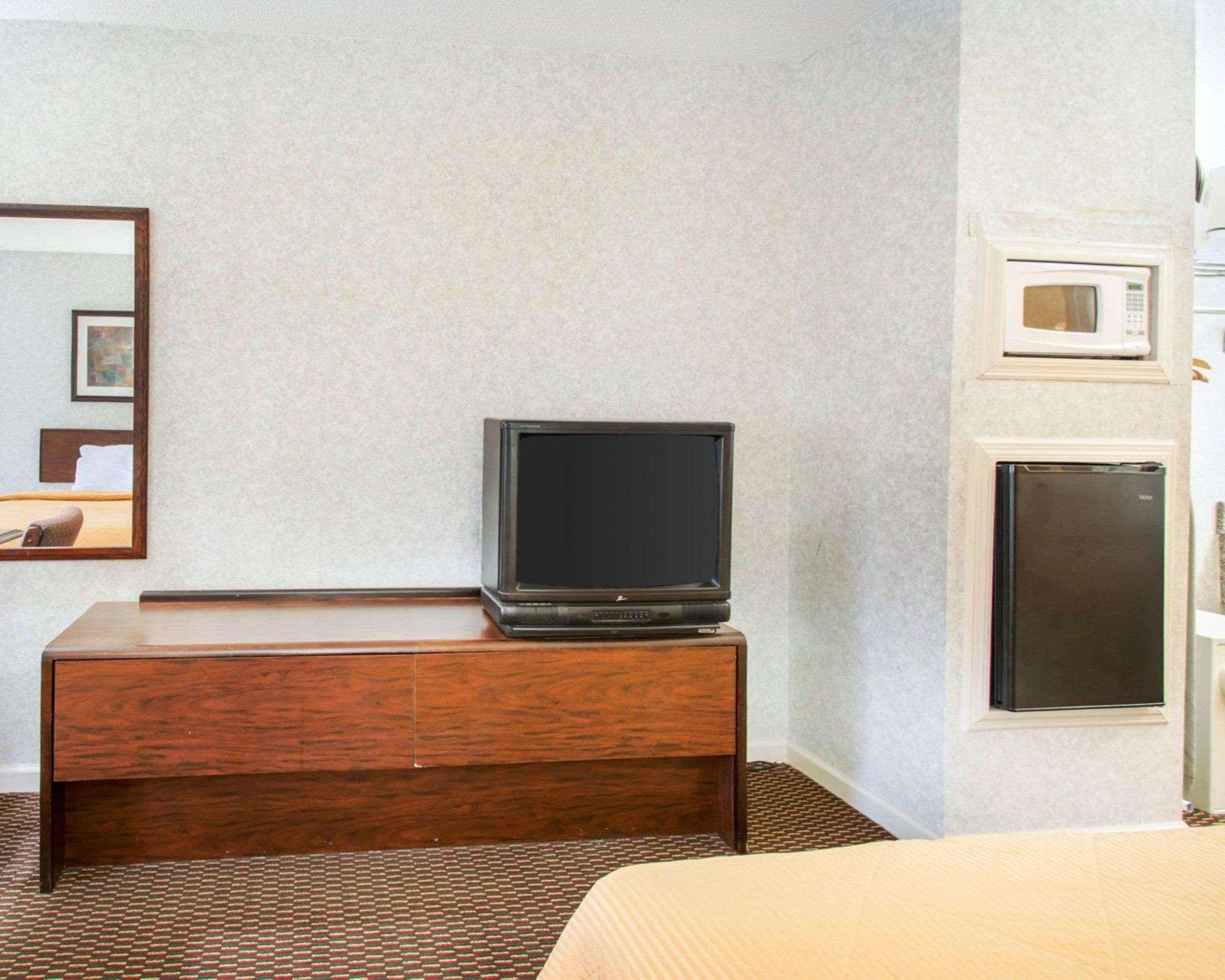 Econo Lodge Troy Esterno foto