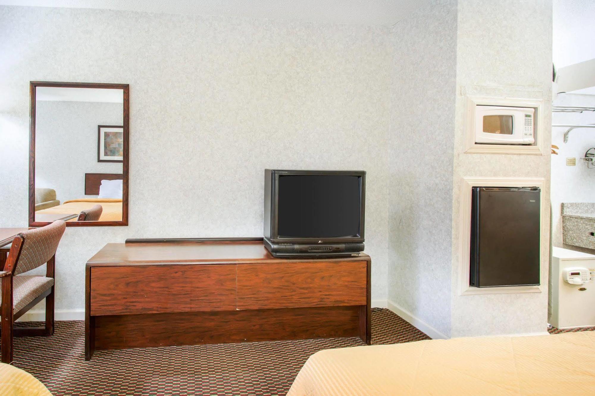 Econo Lodge Troy Esterno foto