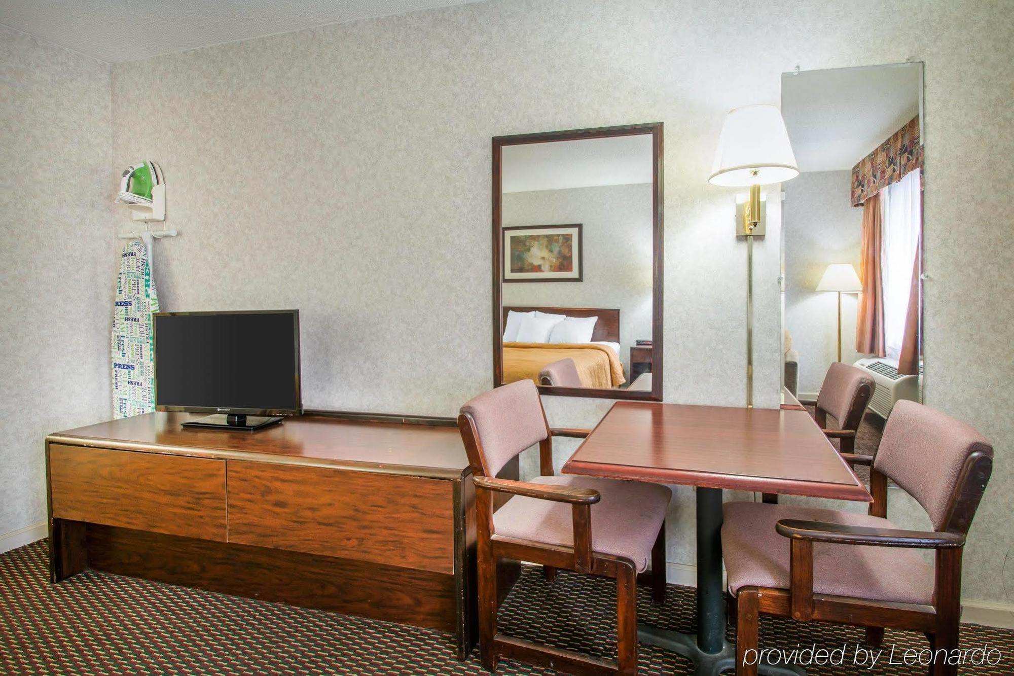 Econo Lodge Troy Esterno foto