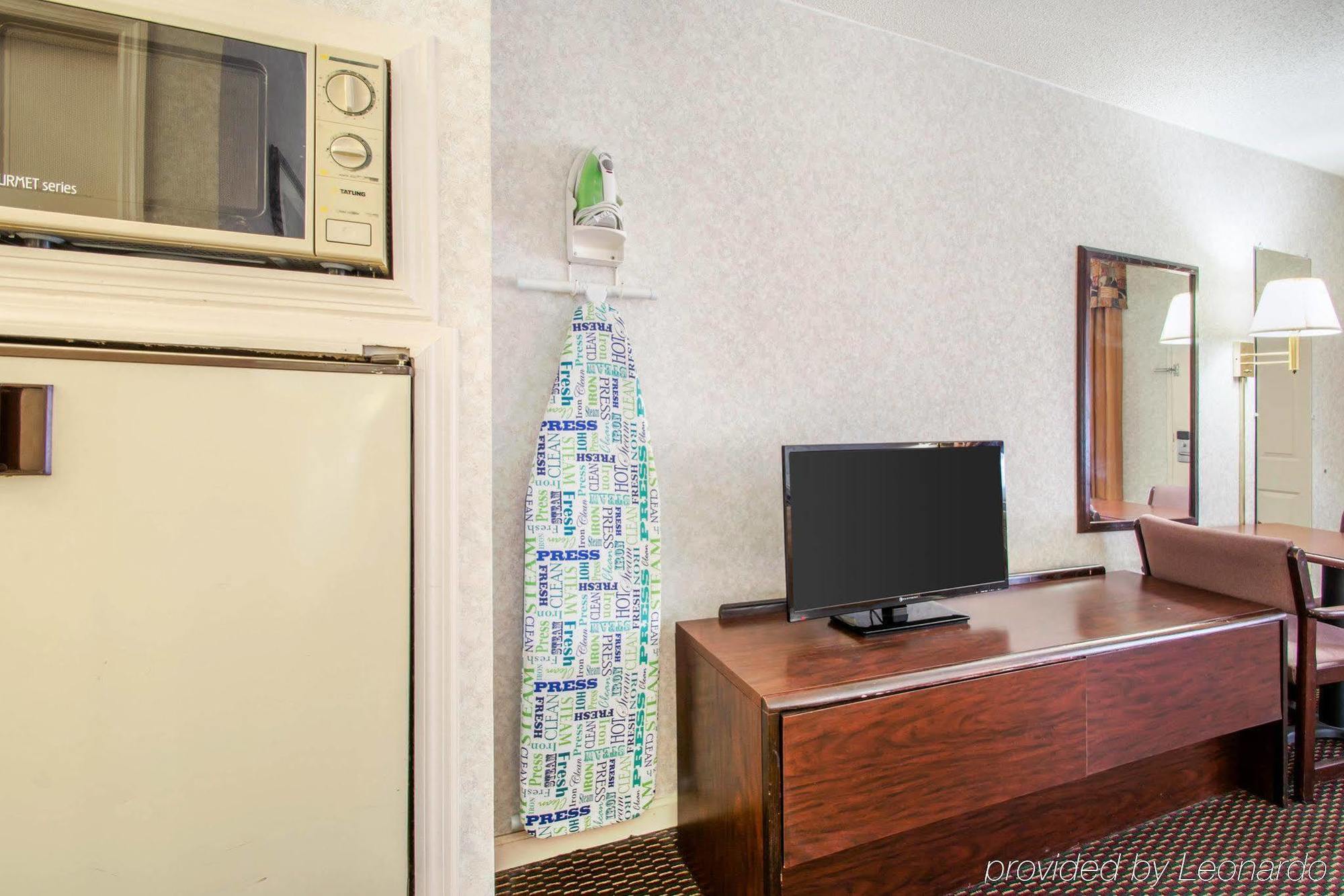 Econo Lodge Troy Esterno foto